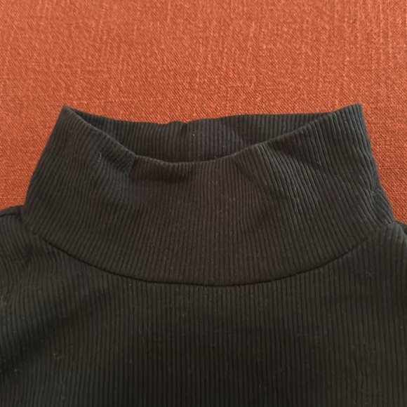AMERICAN EAGLE black turtle neck - Picture 2 of 3